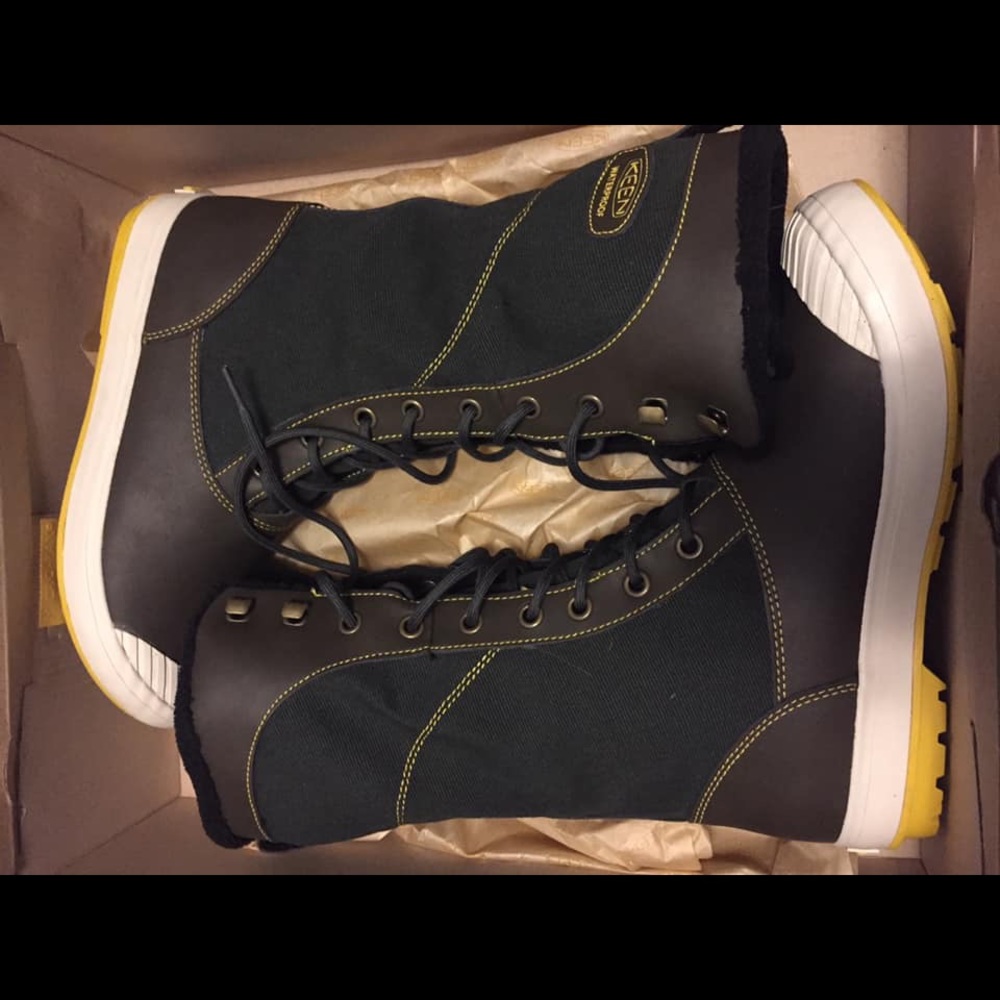 Keen rain boots, size 9 never worn